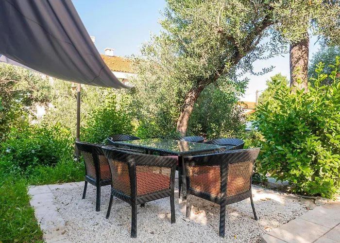 Awesome Apartment In Makarska With Wifi